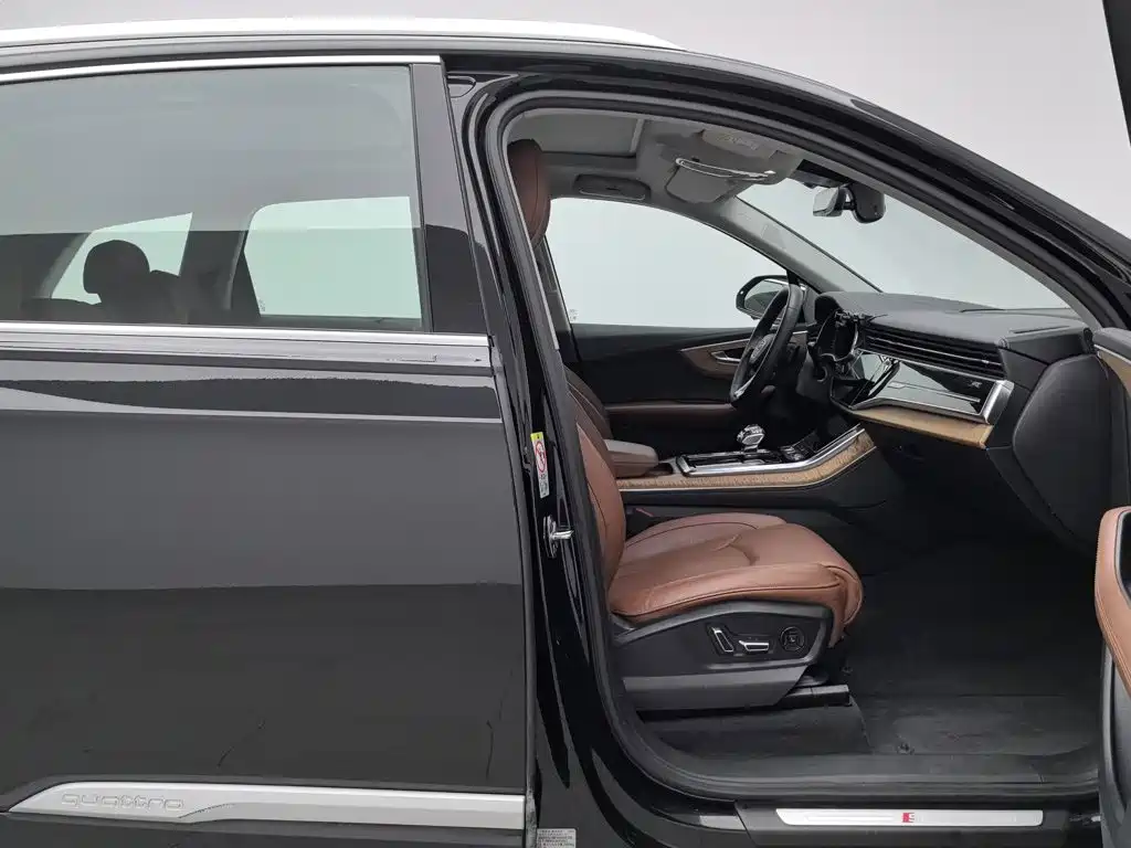 Фото 23 - Audi Q7