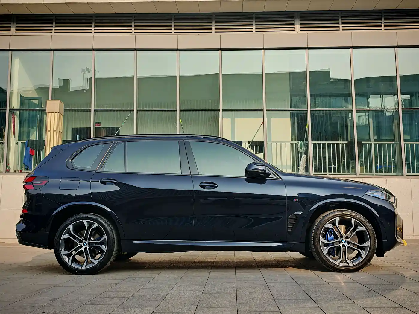 BMW X5 2023 xDrive 40Li Premium M Sport Black Night Package фото 5