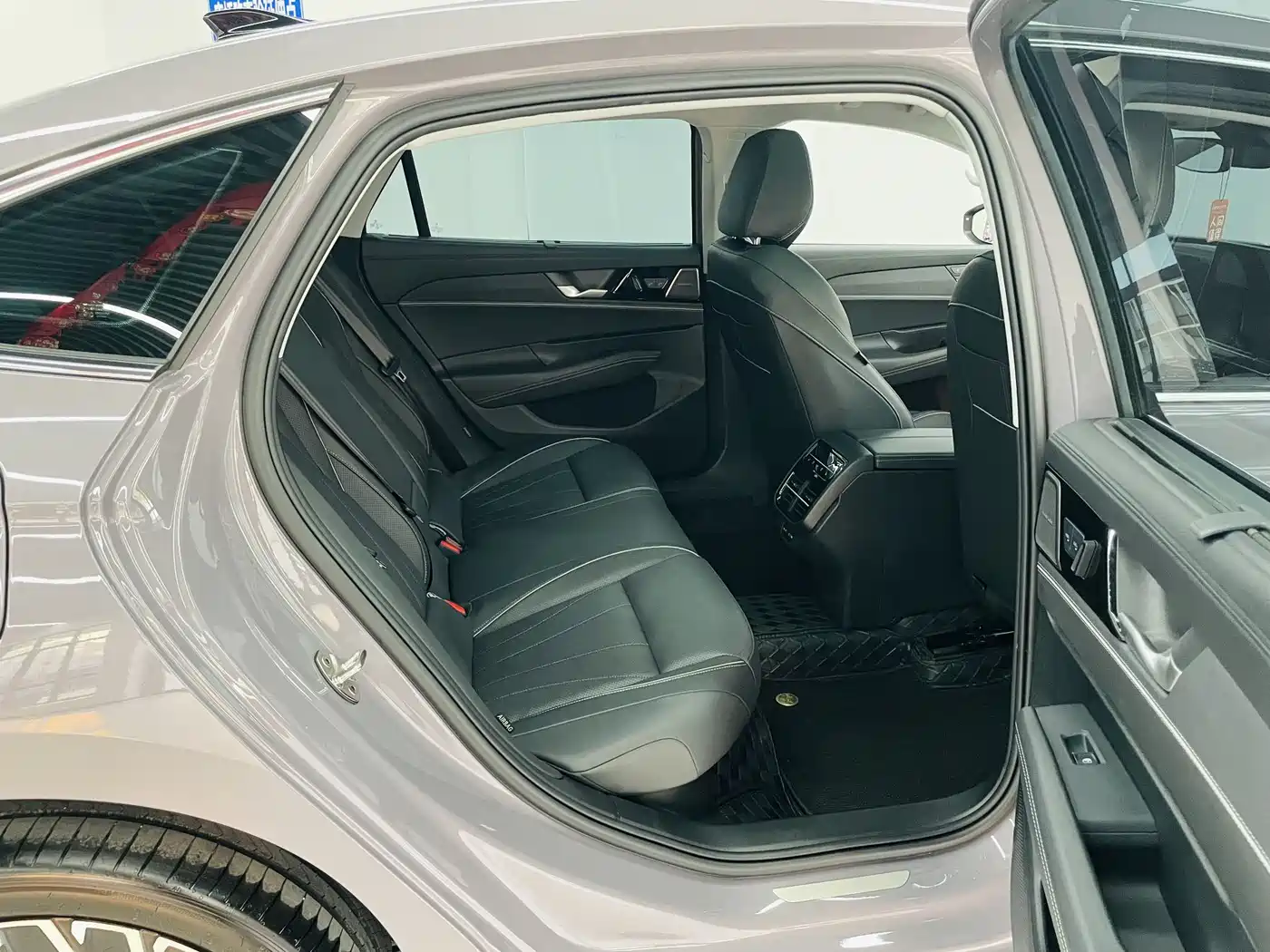 Volkswagen Passat 2025 Pro 380TSI Dragon Prestige Edition фото 14