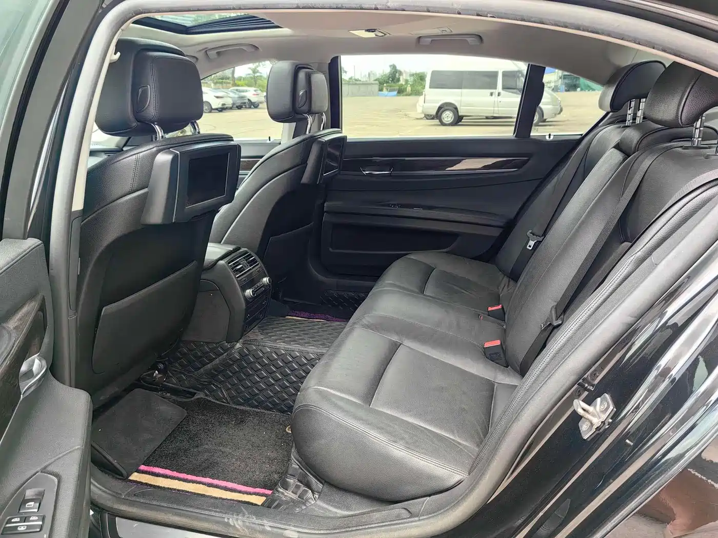 BMW 7 Series 2009 Model 740Li Leading Edition фото 19