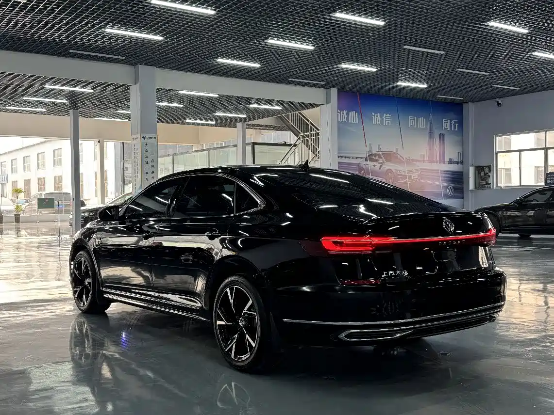 Volkswagen Passat 2024 380TSI Starlight Dragon Glory Edition фото 4