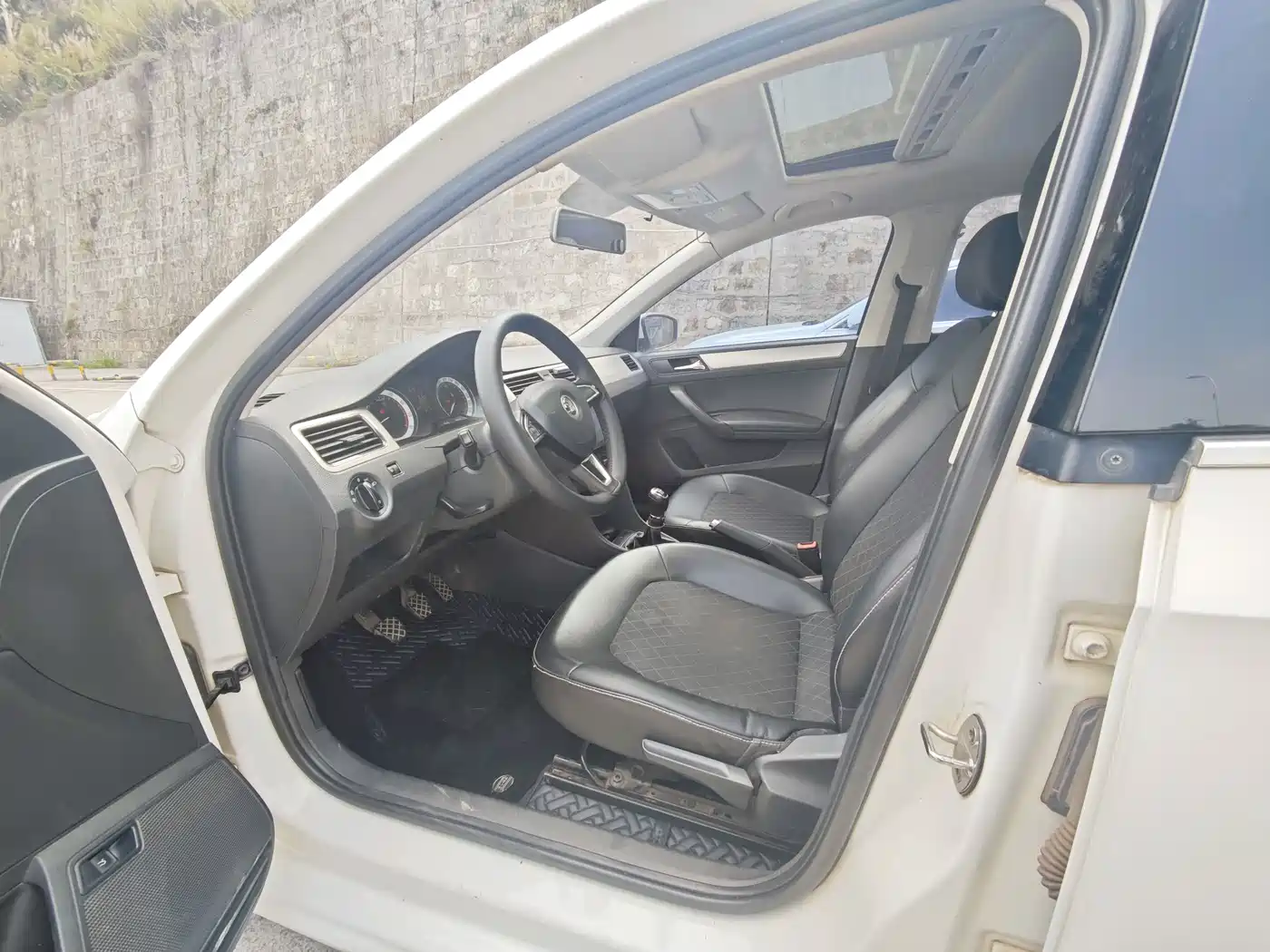 Škoda Rapid 2018 1.6L Manual Comfort Edition фото 9
