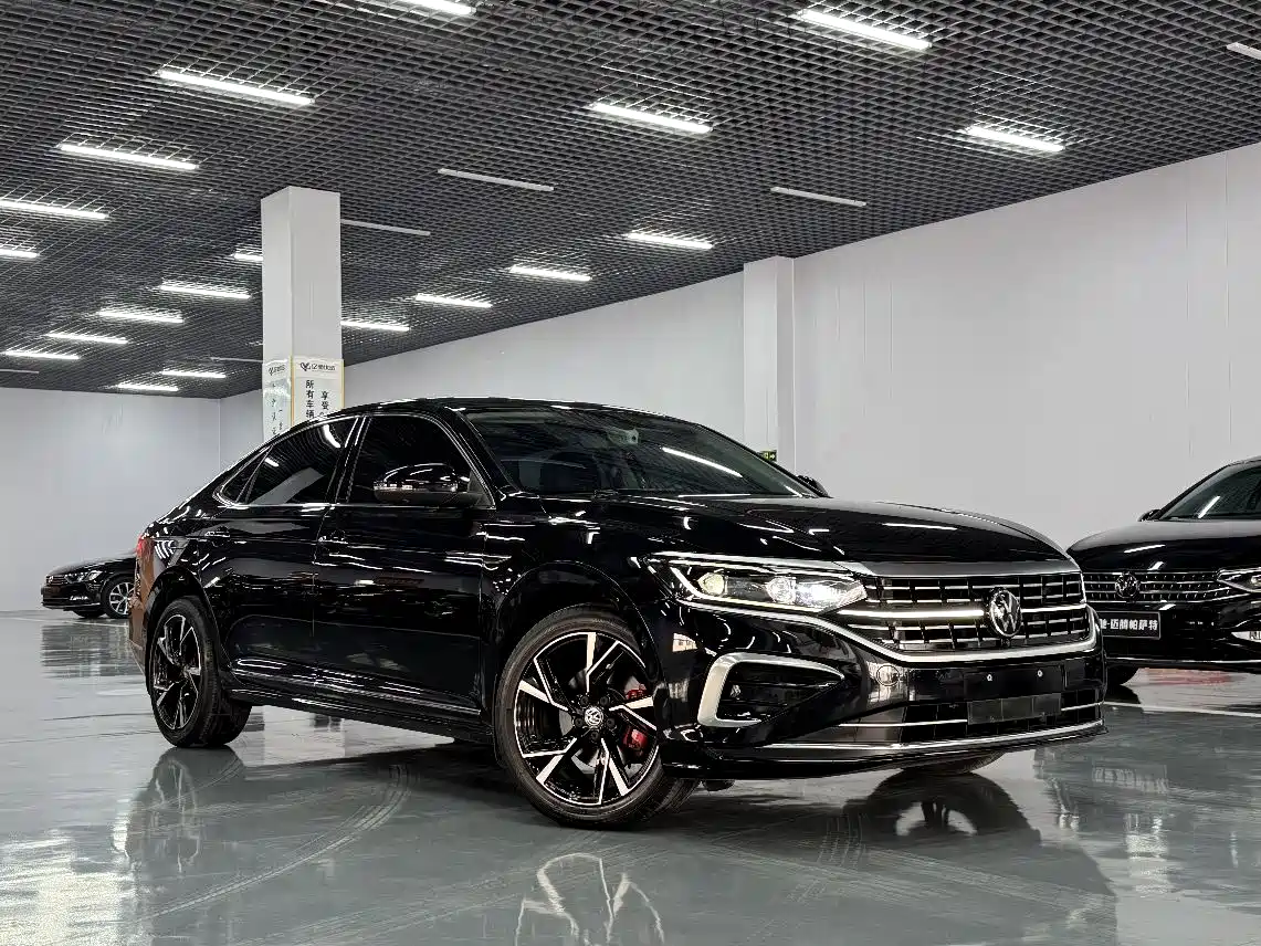 Volkswagen Passat 2024 380TSI Starlight Dragon Glory Edition фото 3