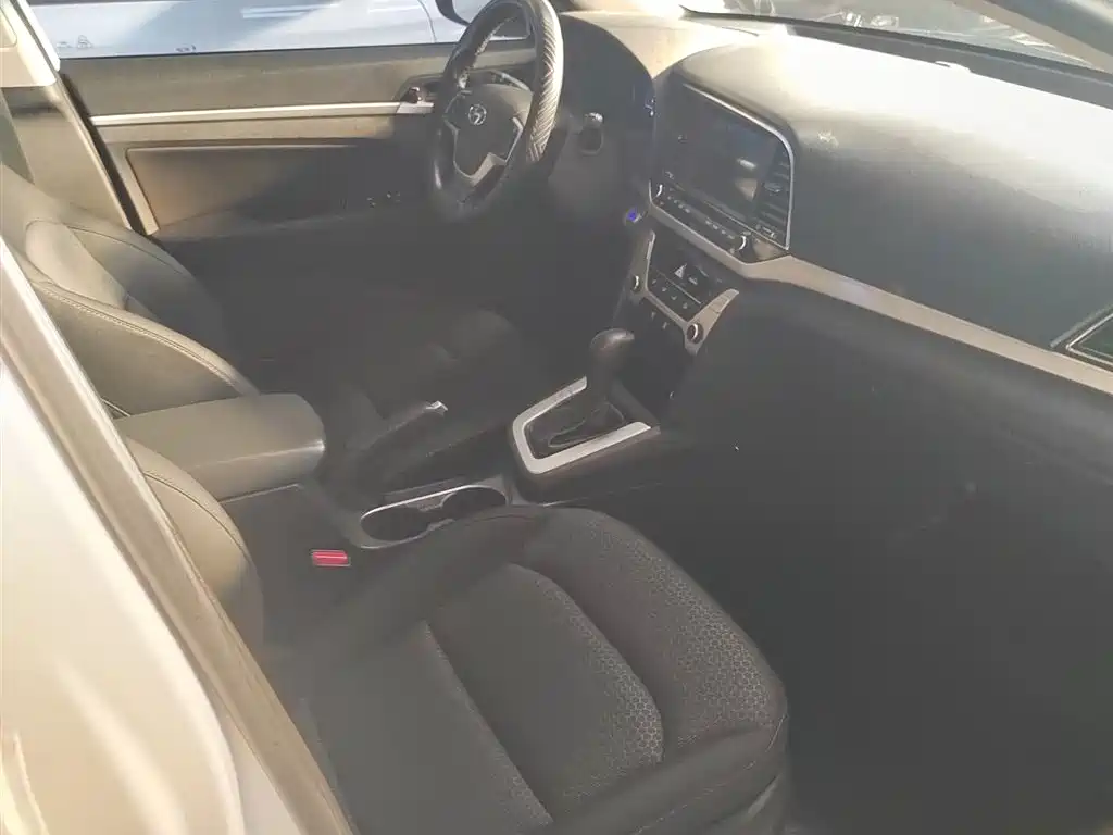 Hyundai Elantra 2016 Model 1.6L Automatic Smart Elite фото 22