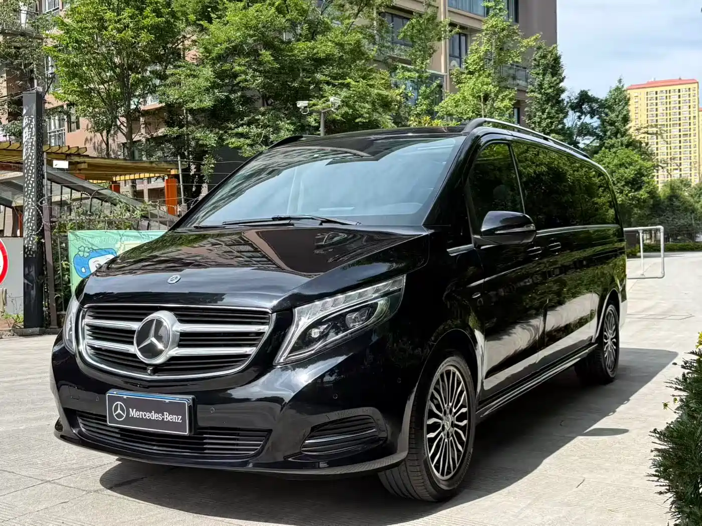 Mercedes-Benz V-Class 2018 V 260 L Premium Long Wheelbase Edition China VI фото 46