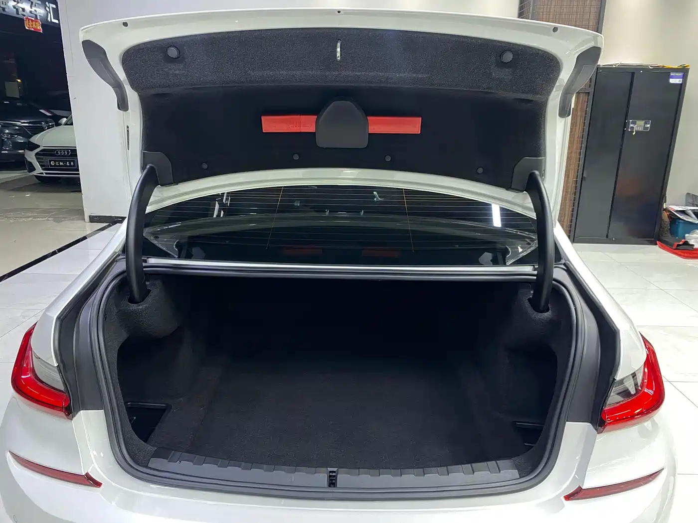 BMW 3 Series 2020 325Li M Sport Package фото 19
