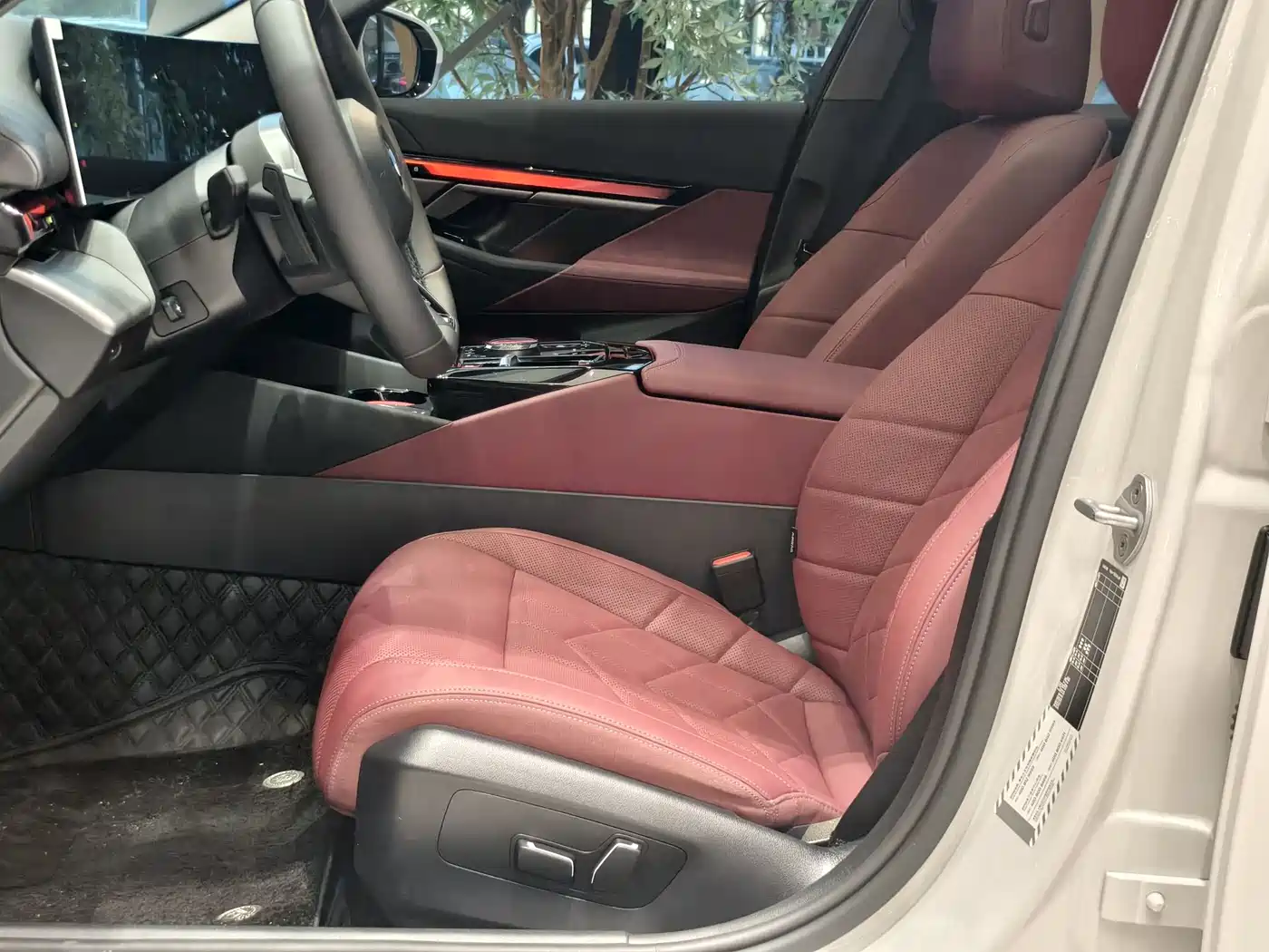 BMW 5 Series 2025 525Li M Sport Package фото 5