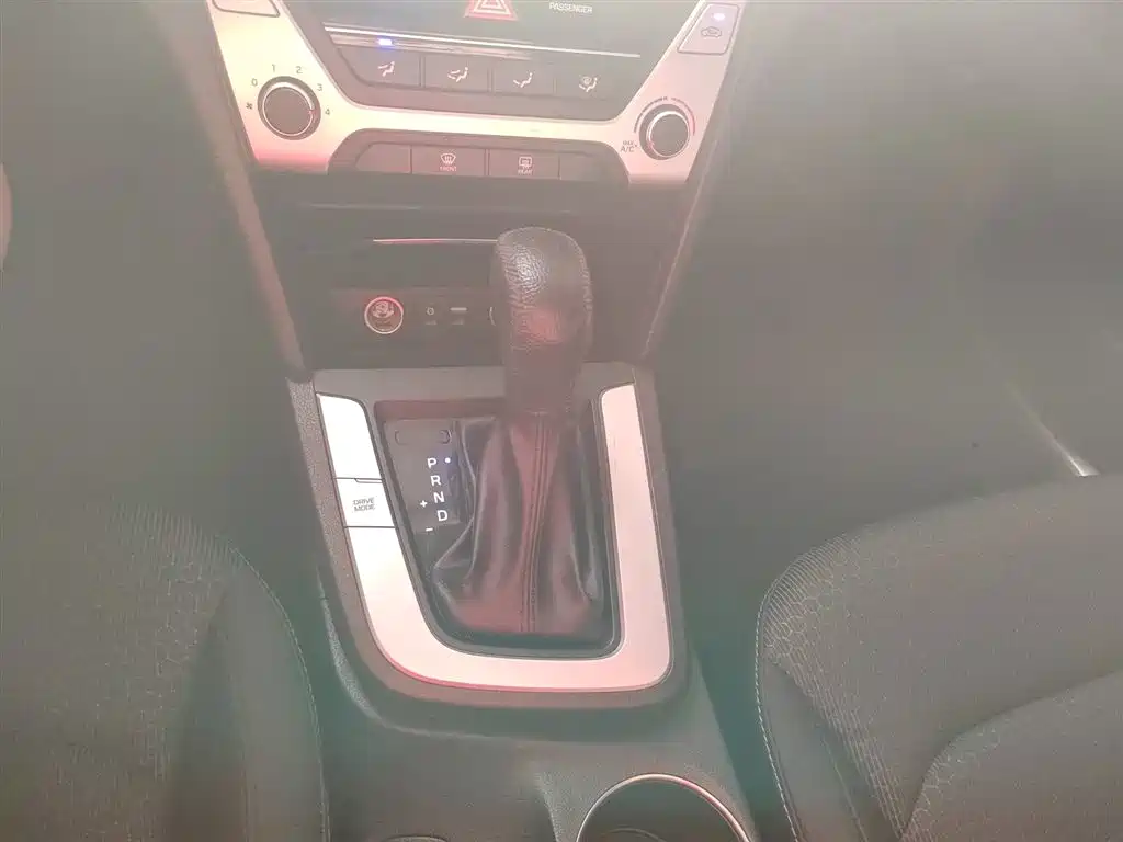 Hyundai Elantra 2016 Model 1.6L Automatic Smart Elite фото 11