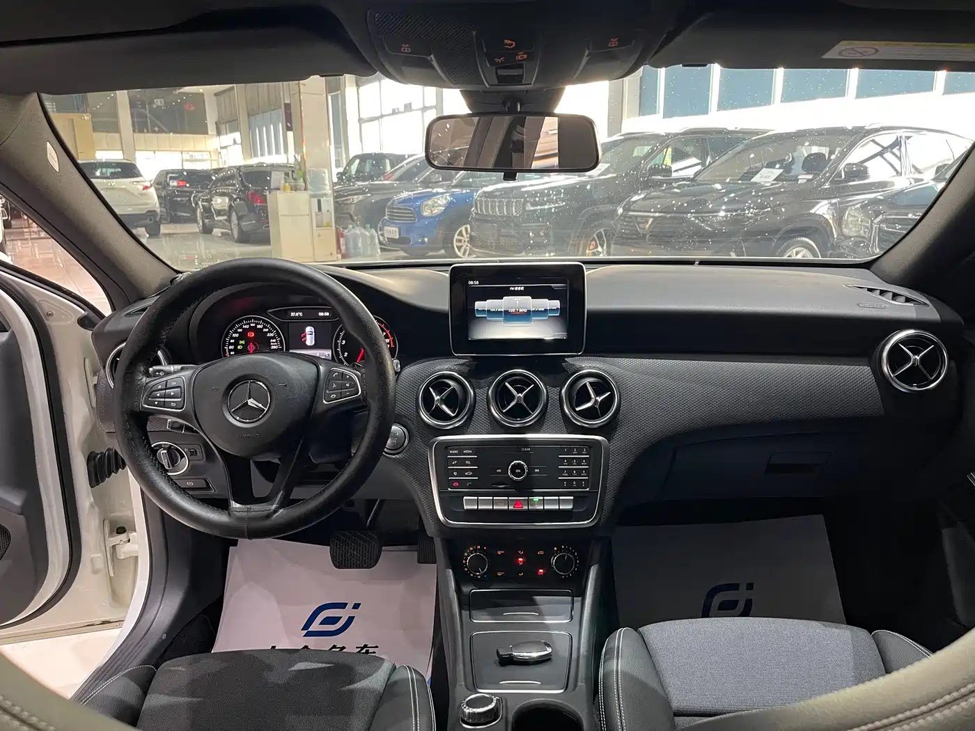 Mercedes-Benz A-Class (Import) 2016 A 180 фото 4