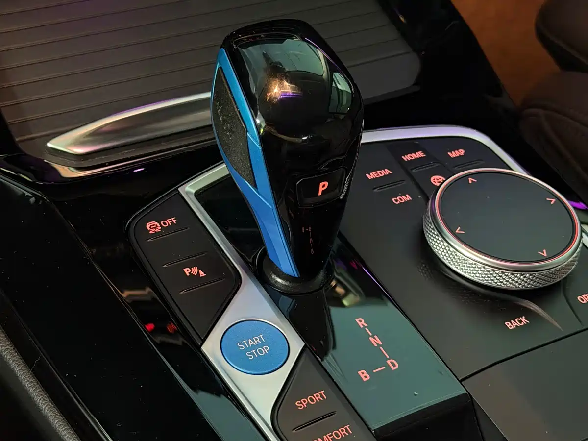 BMW iX3 2022 Leading Edition фото 14
