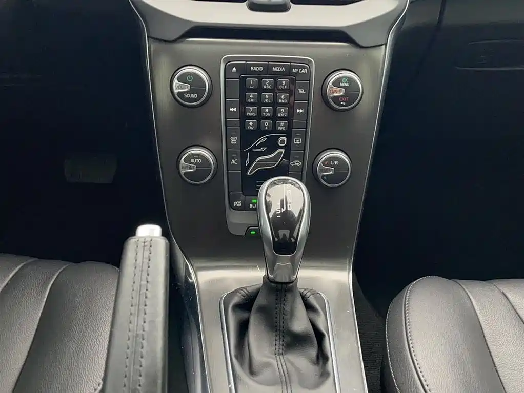 Фото 13 - Volvo V40