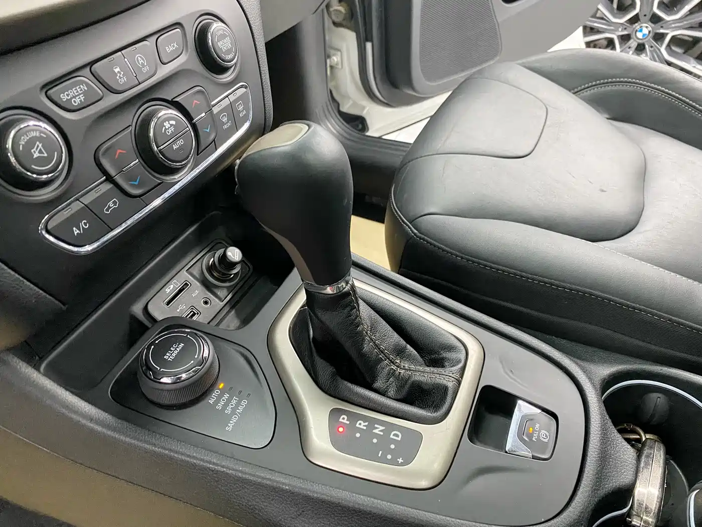 Photo 11 - Jeep Cherokee