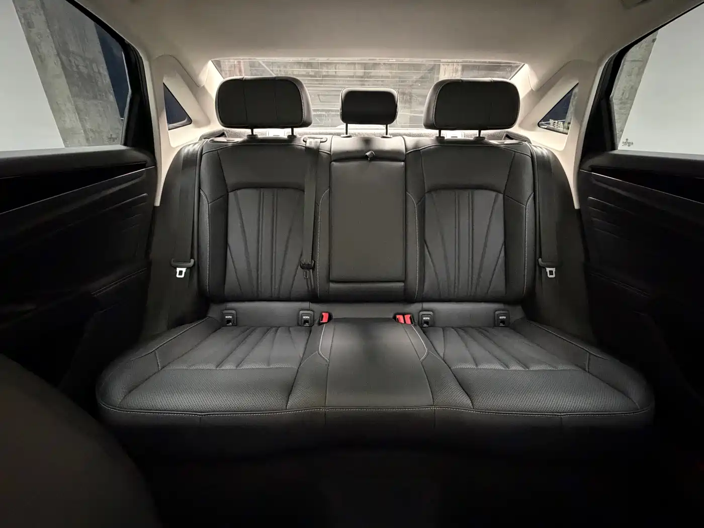 Volkswagen Passat 2025 Outstanding 330TSI Starlight Elite Edition фото 16