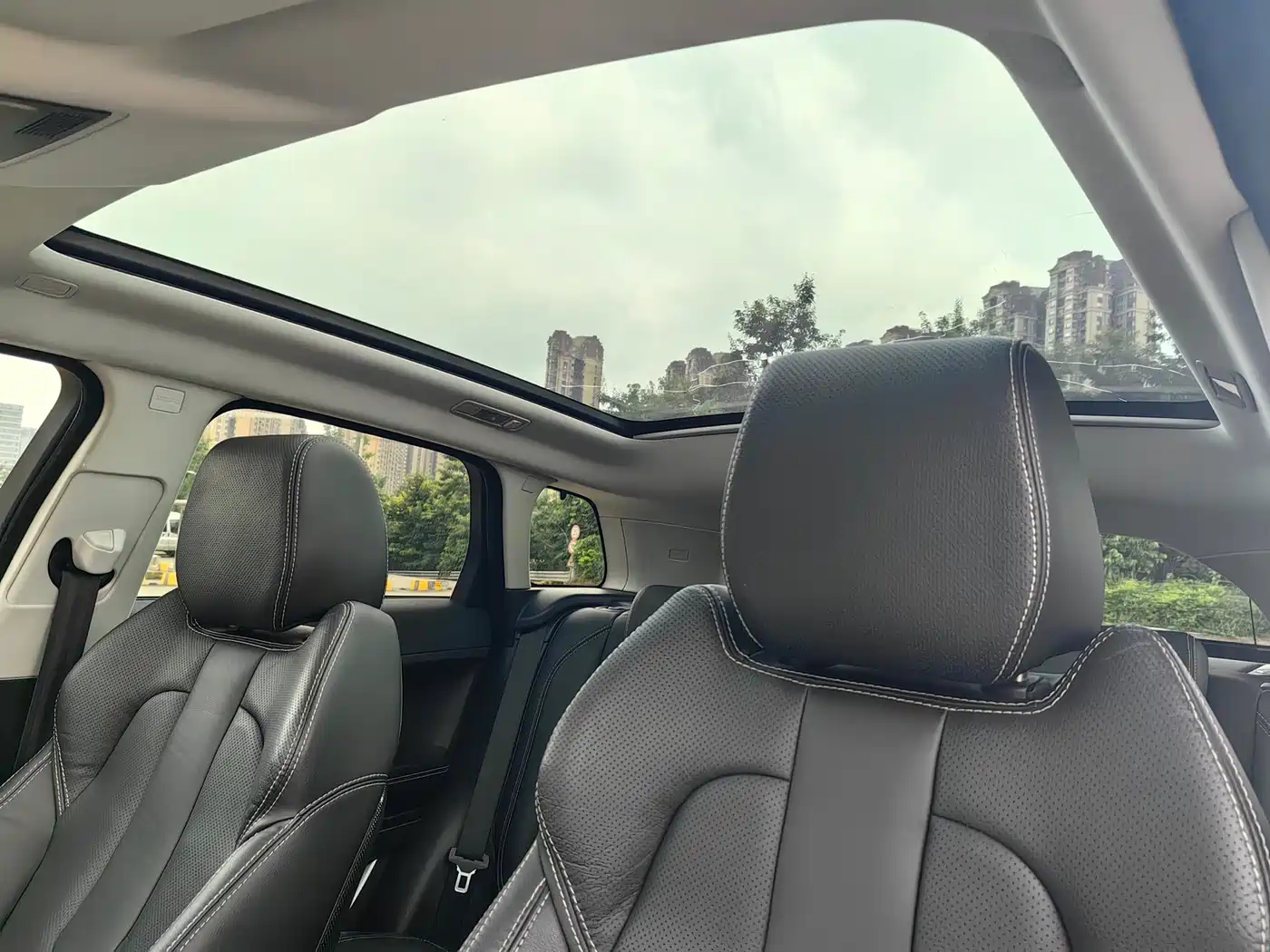Land Rover Range Rover Evoque (Import) 2013 2.0T 5-door Dynamic Edition фото 9