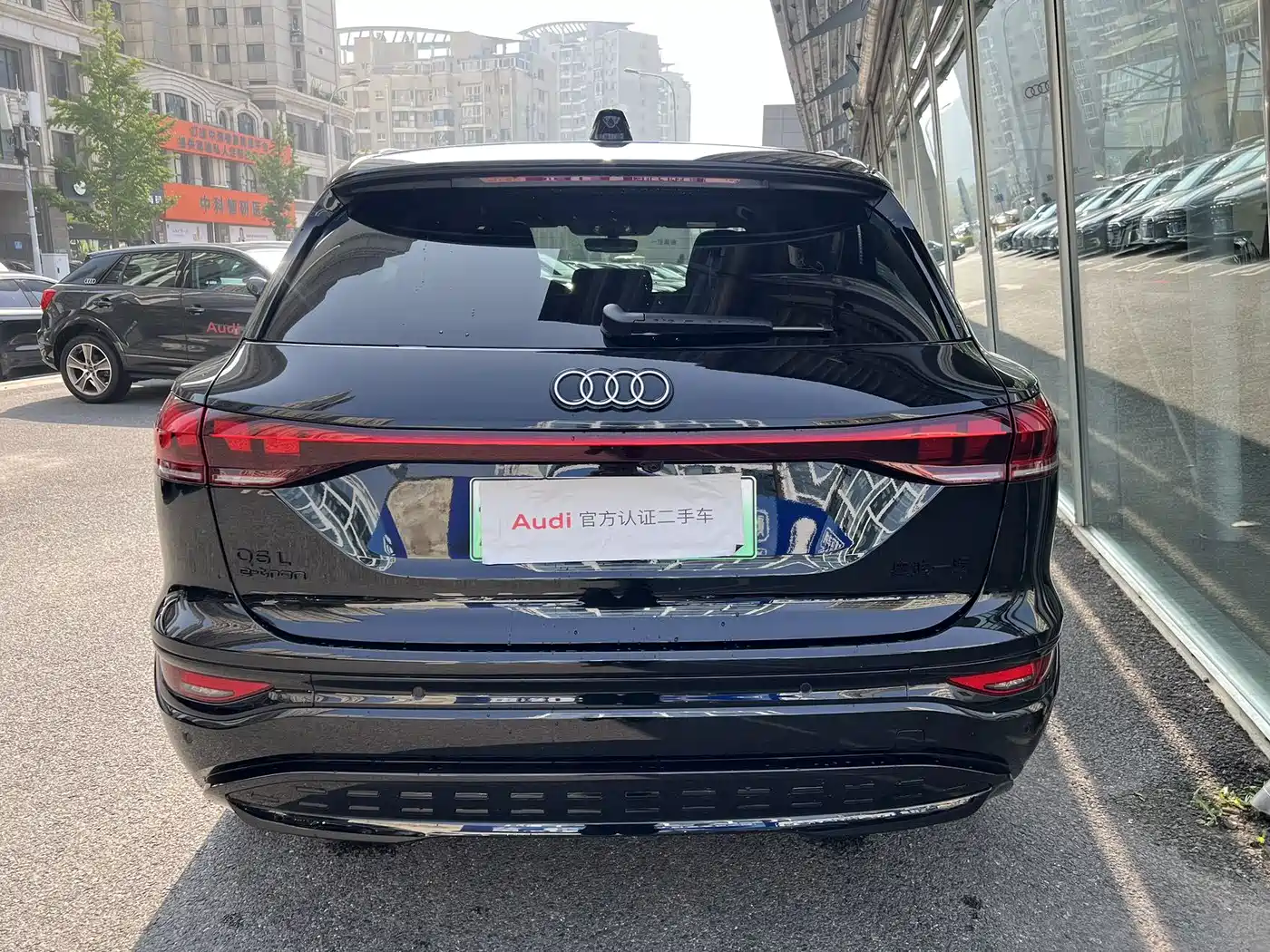 AUDI Q6L E TRON