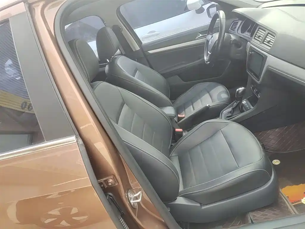 Volkswagen Lavida Tour 2017 180TSI DSG Comfort Edition фото 25