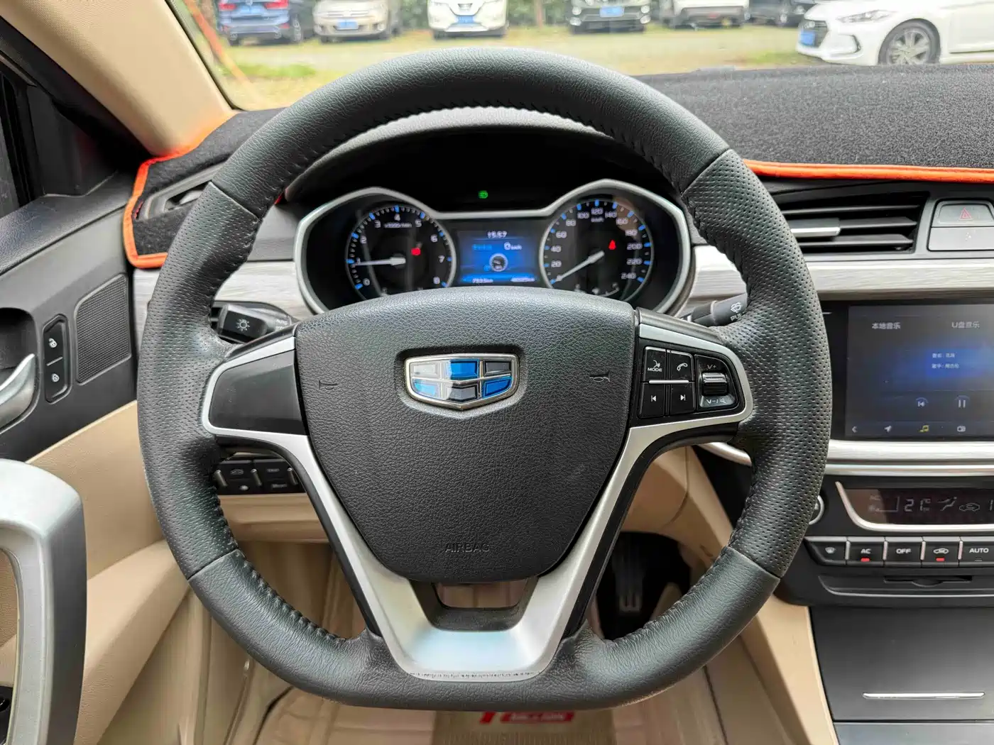 Фото 14 - Geely Emgrand