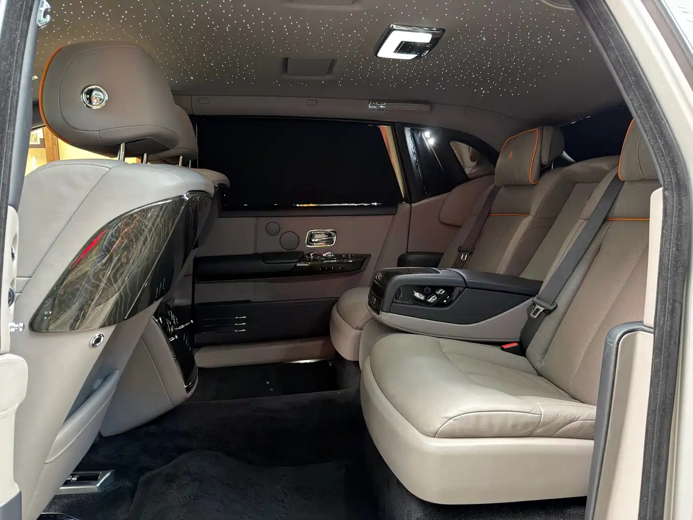 Rolls-Royce Phantom 2018 6.7T Long Wheelbase Version фото 11