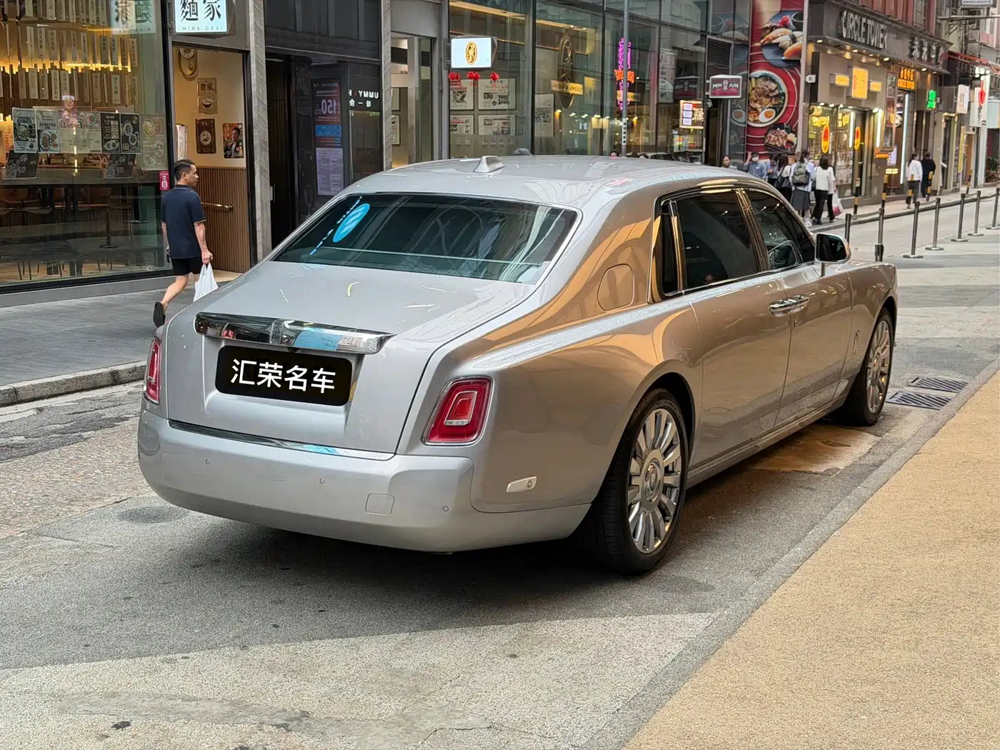 Rolls-Royce Phantom 2018 6.7T Long Wheelbase Version фото 17