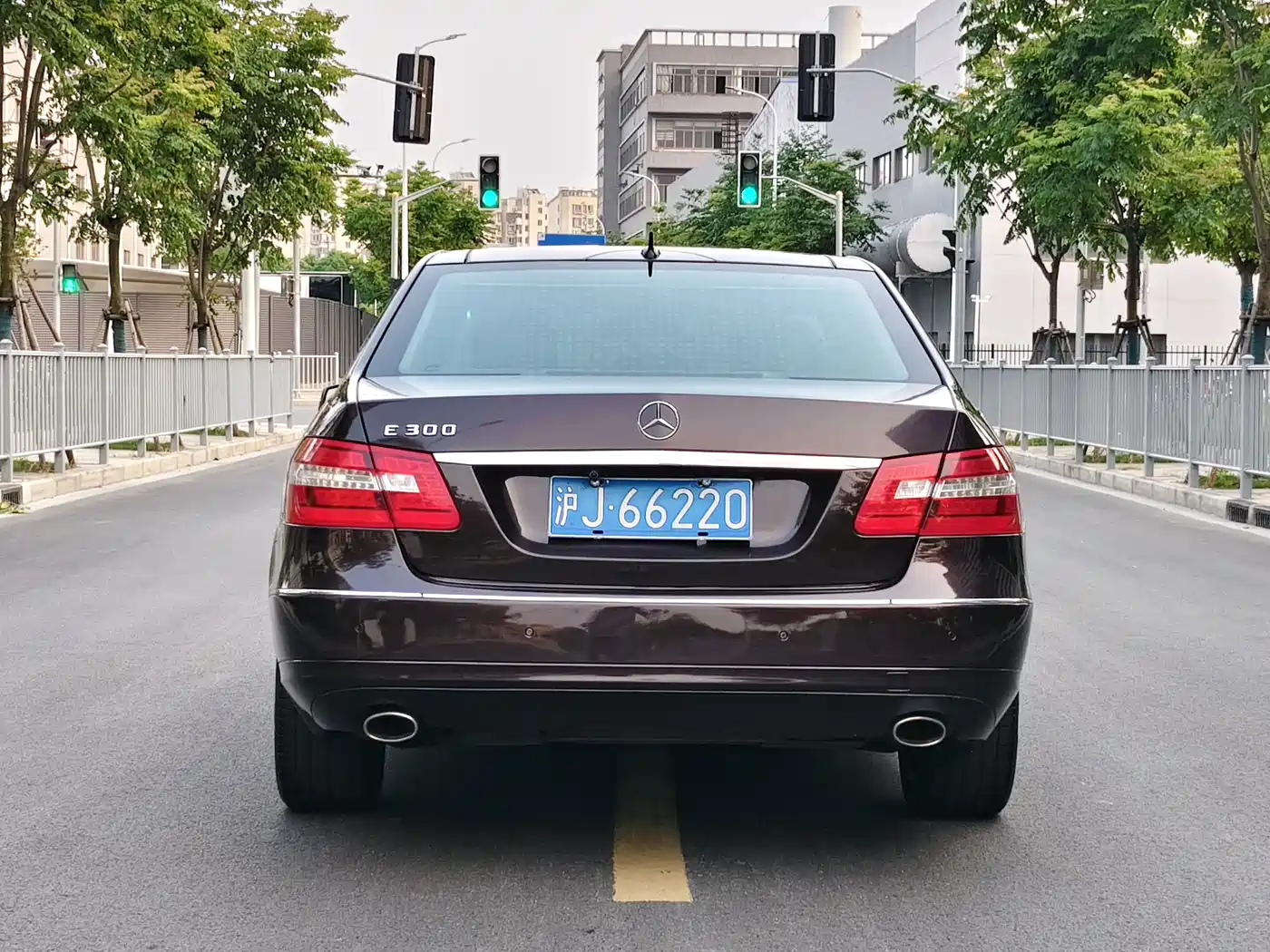 Mercedes-Benz E-Class (Import) 2009 Model E 300 Fashion Version фото 5