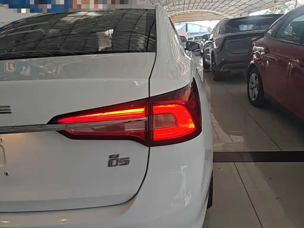 Roewe i5 2019 2020 1.5L Manual 4G Connected Premium Edition
