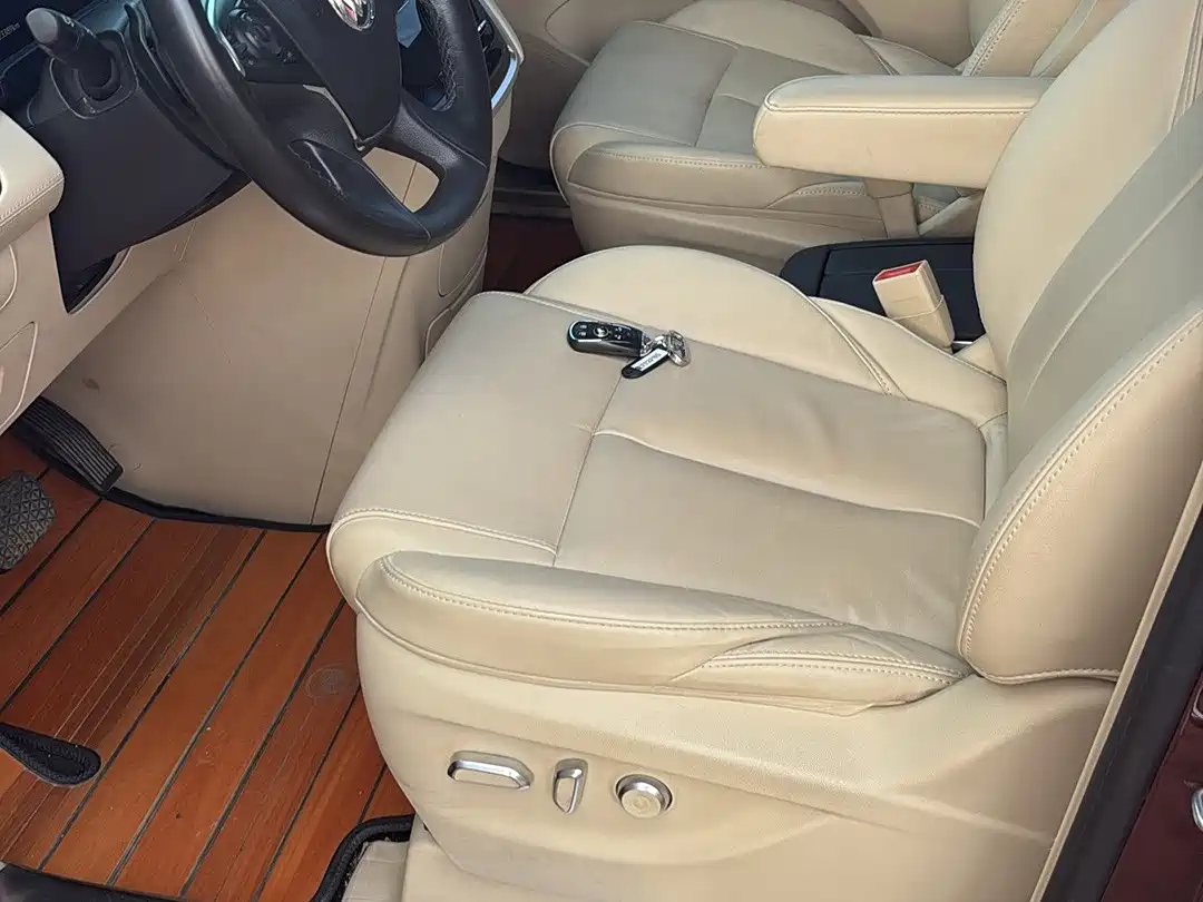Photo 4 - Buick GL8