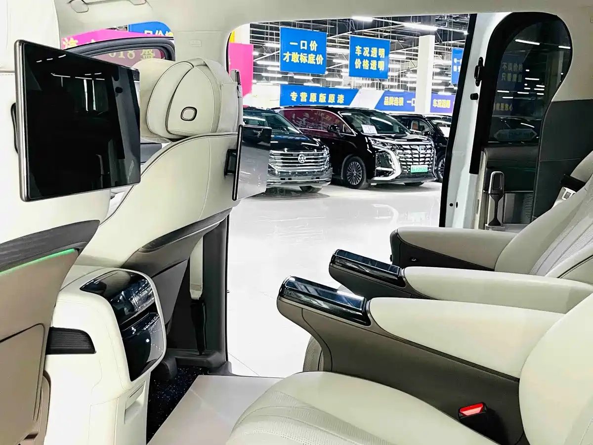 Denza D9 2023 2022 DM-i 970 AWD Flagship