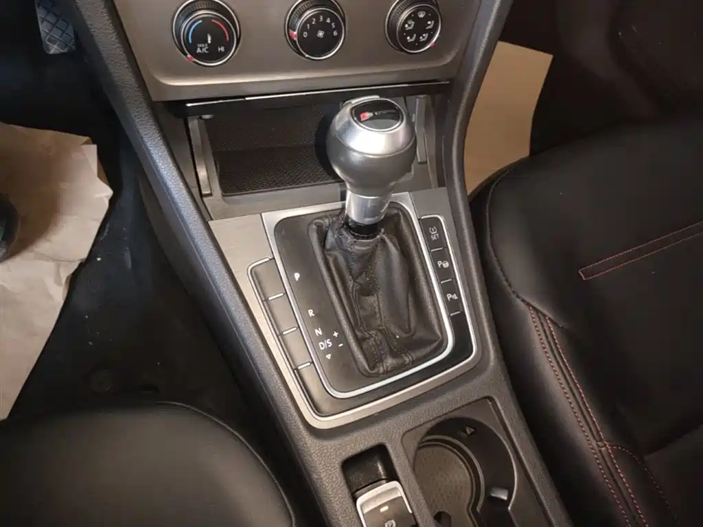 Volkswagen Golf 2016 230TSI Automatic Comfort фото 14
