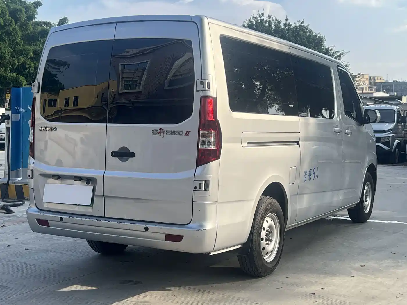 Changan Kaicheng Changan Ruixing EM80 2025 2025 Passenger Version Comfort 6-seater 300km Dual Swing Doors