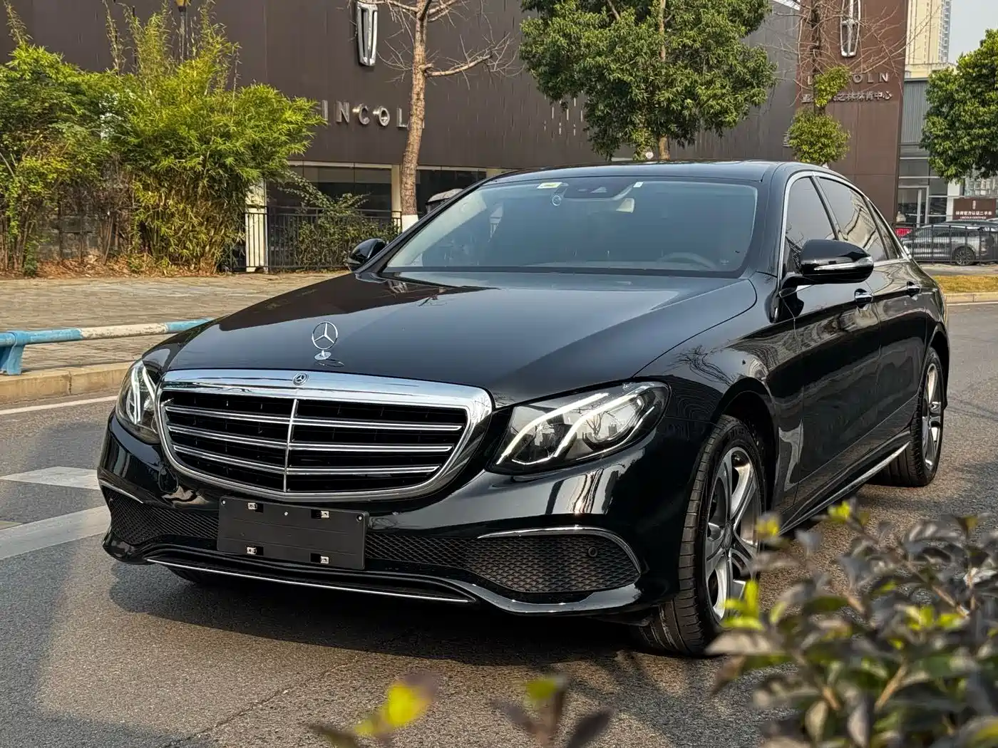 Mercedes-Benz E-Class 2016 E 200 L Sport Type