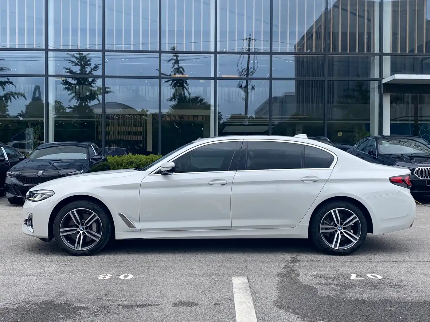 BMW 5 Series 2022 530Li Leading Luxury Package фото 4