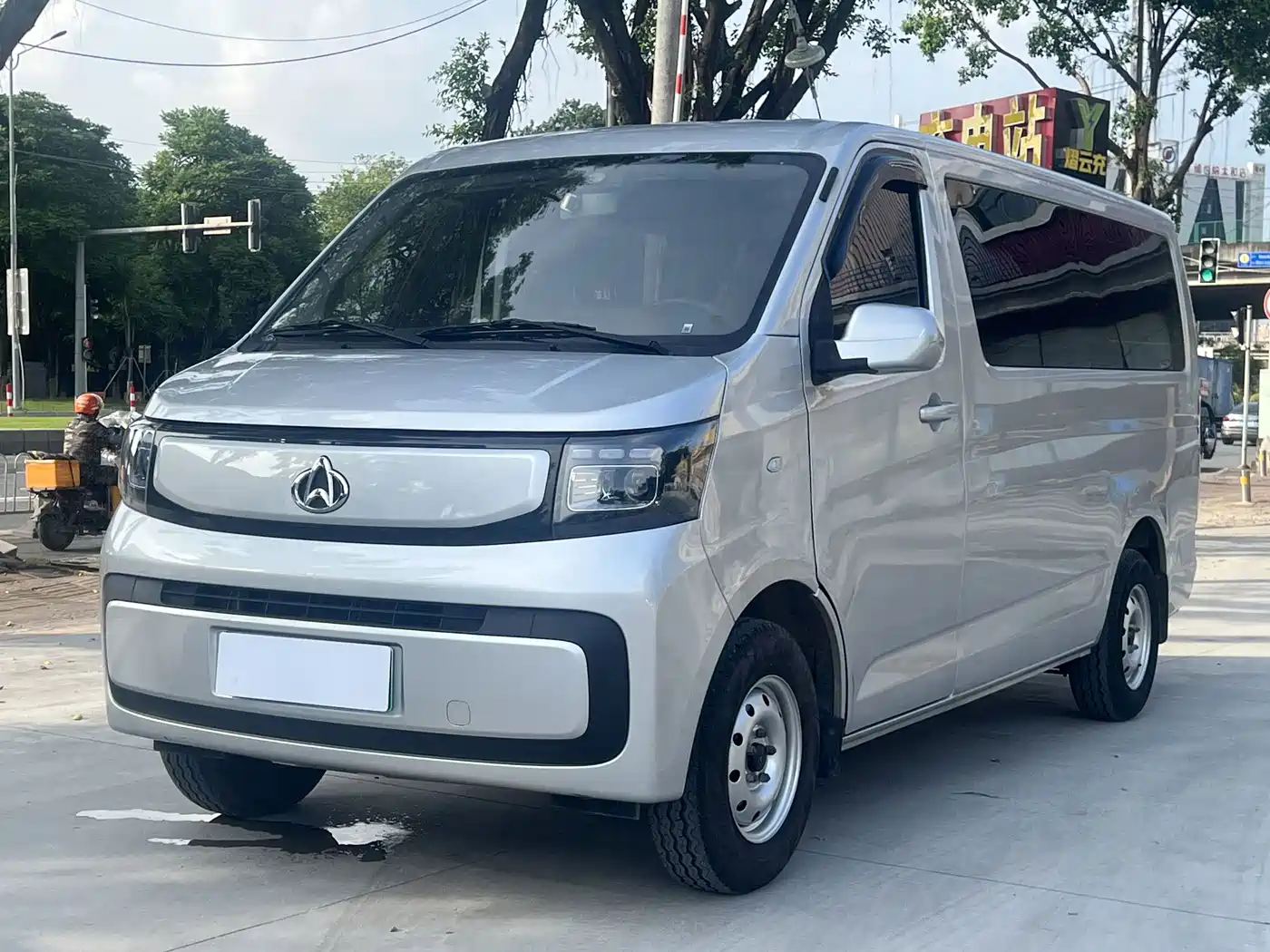 Changan Kaicheng Changan Ruixing EM80 2025 2025 Passenger Version Comfort 6-seater 300km Dual Swing Doors