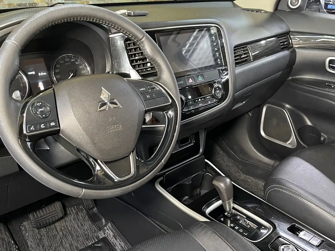 Mitsubishi Outlander 2018 2.4L 4WD Elite Edition 5-seater фото 8