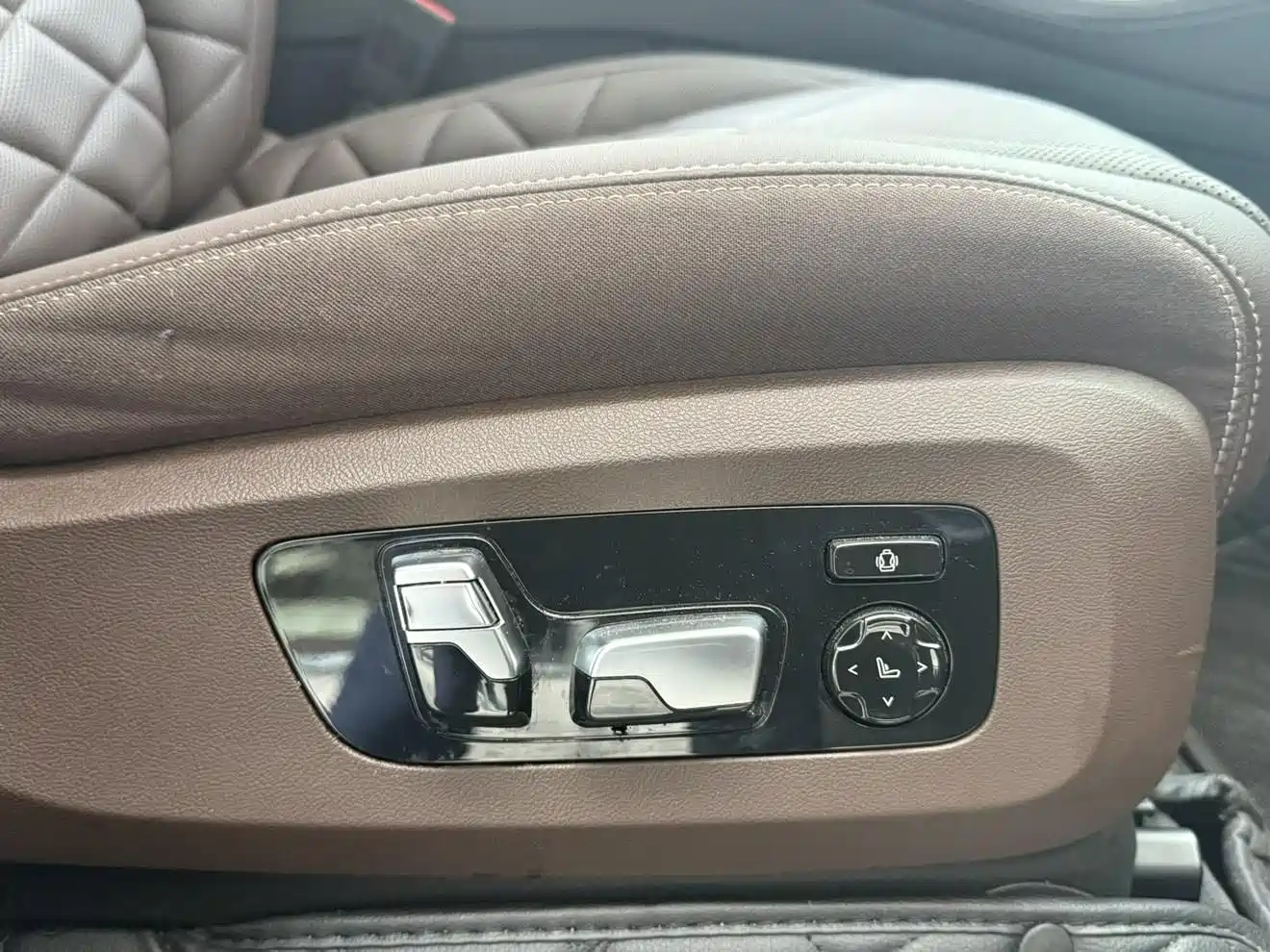 BMW X5 2023 xDrive 40Li M Sport Black Night Package фото 16