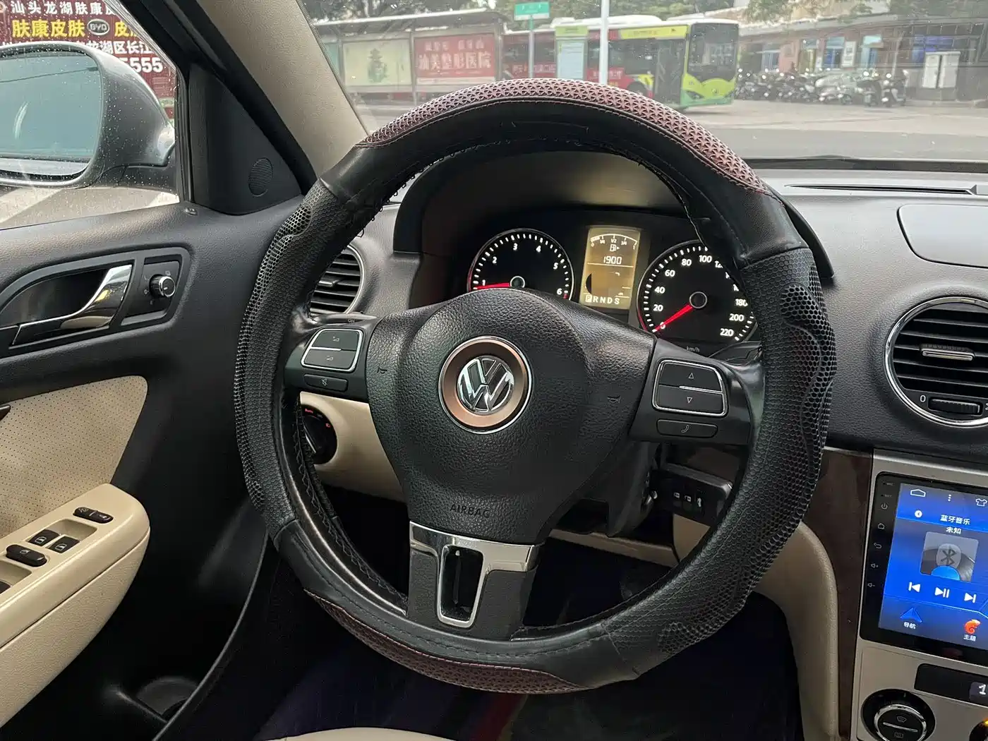 Volkswagen Lavida 2011 1.6L Automatic Leisure Edition фото 6
