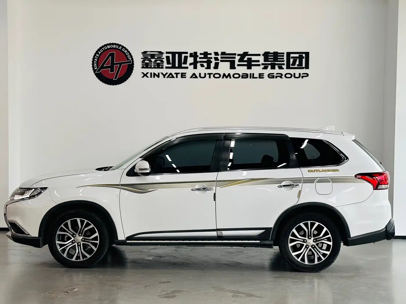 Mitsubishi Outlander 2017 2018 2.4L 4WD Luxury Edition 7-seater