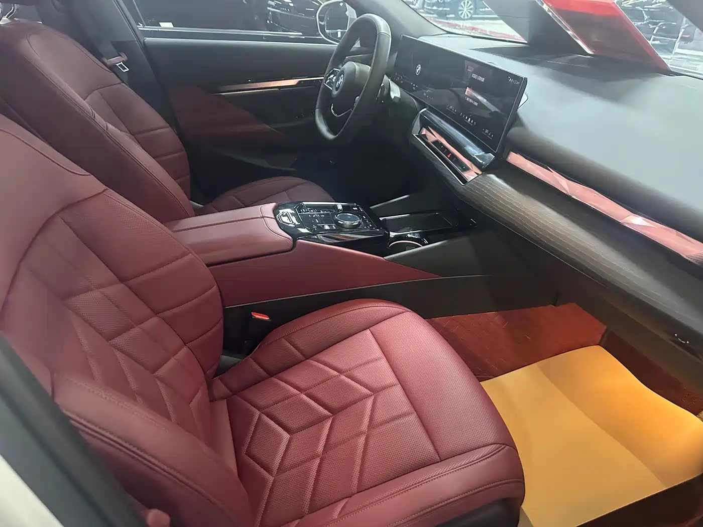 BMW 5 Series 2025 530Li Leading Luxury Package фото 16