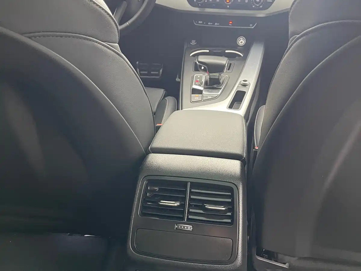 Audi A4L 2020 40 TFSI Fashion Dynamic Edition фото 25