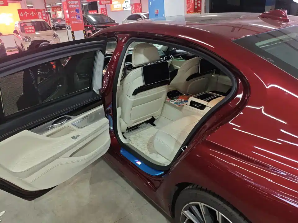 BMW 7 Series 2021 Model 740Li xDrive Executive M Sport Package фото 4