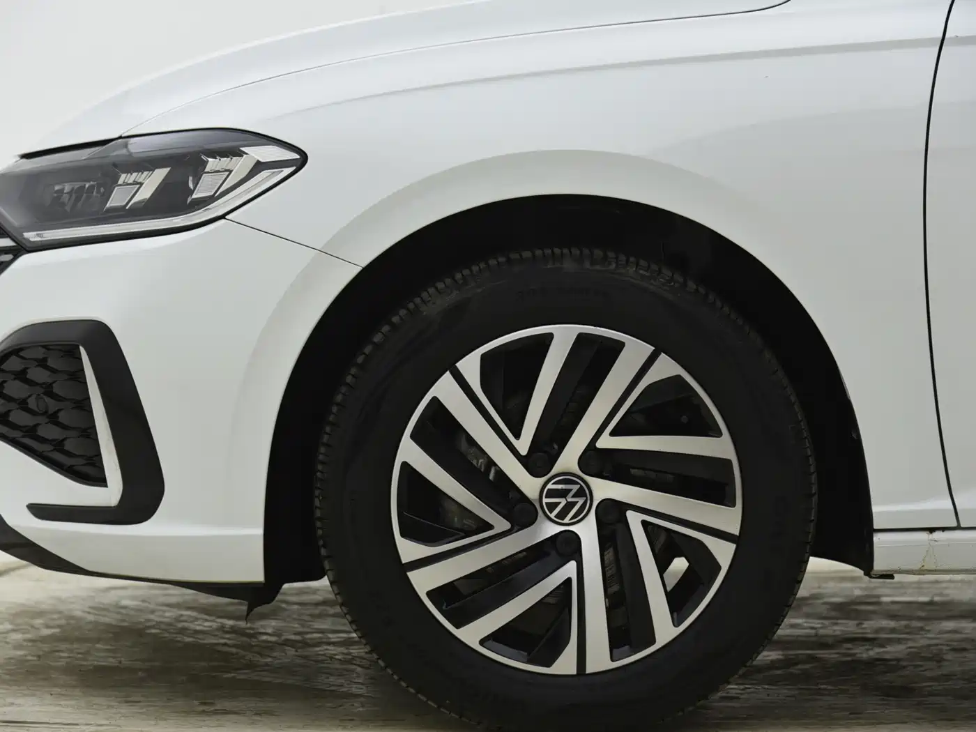 Volkswagen Lavida 2024 Model 300TSI DSG Starlight Leading Edition фото 5