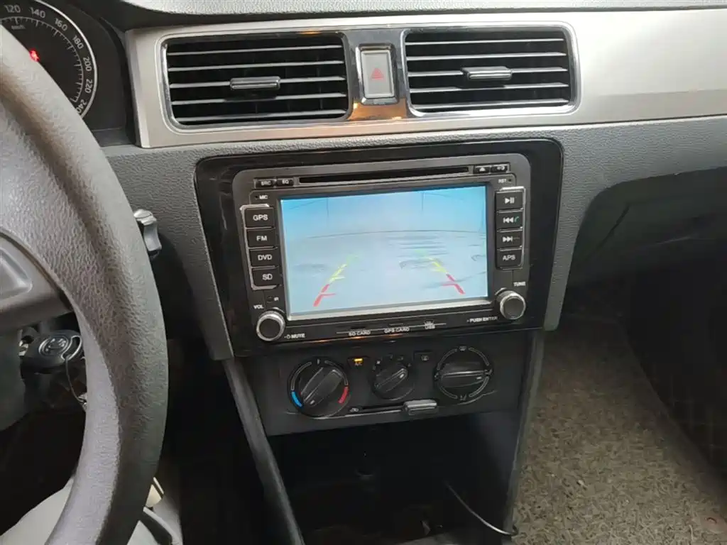 Škoda Skoda Rapid Spaceback 2014 1.6L Automatic Joy Edition фото 20