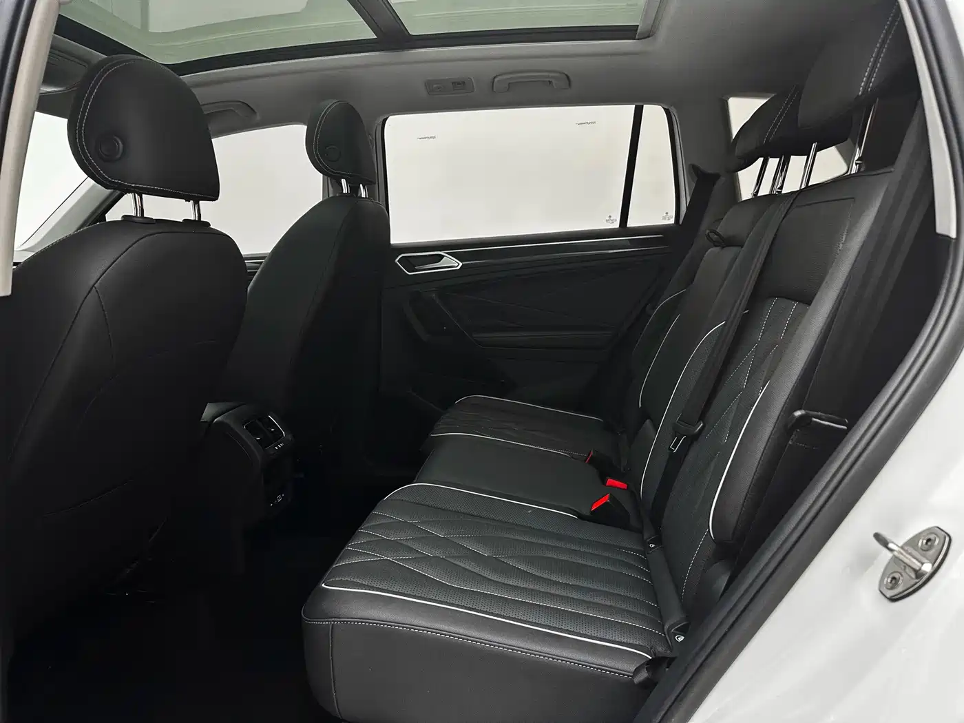 Фото 23 - Volkswagen Tiguan L