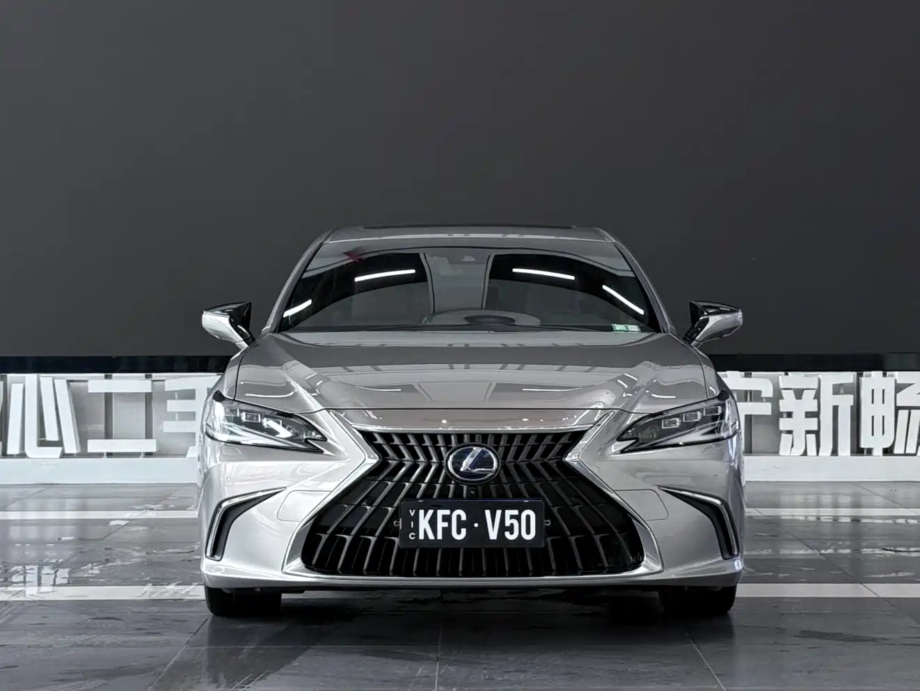 Lexus ES 2021 300h Premium Edition фото 2