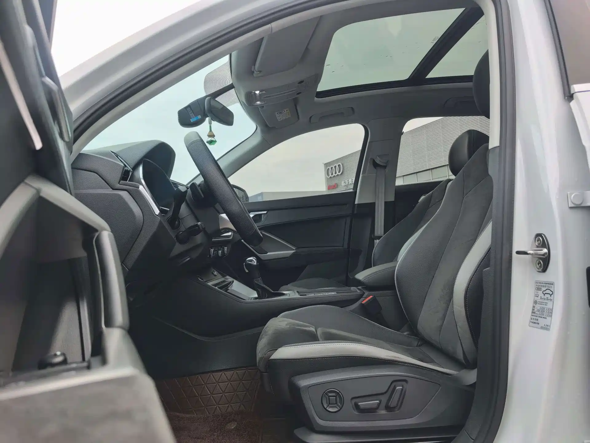 Фото 4 - Audi Q3