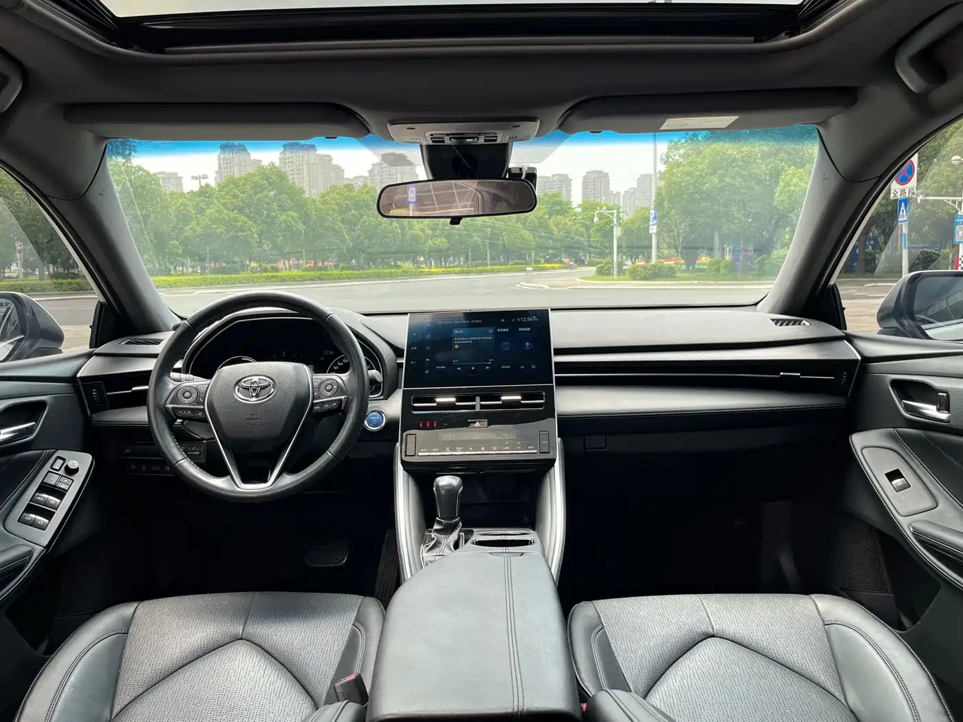 Toyota Avalon 2023 Hybrid 2.5L Luxury Edition фото 12