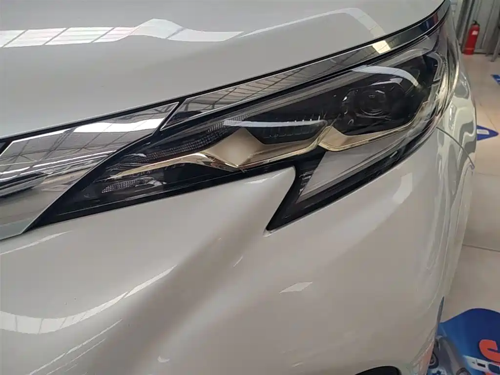 Toyota Granvia 2024 2.5L Hybrid Comfort фото 24