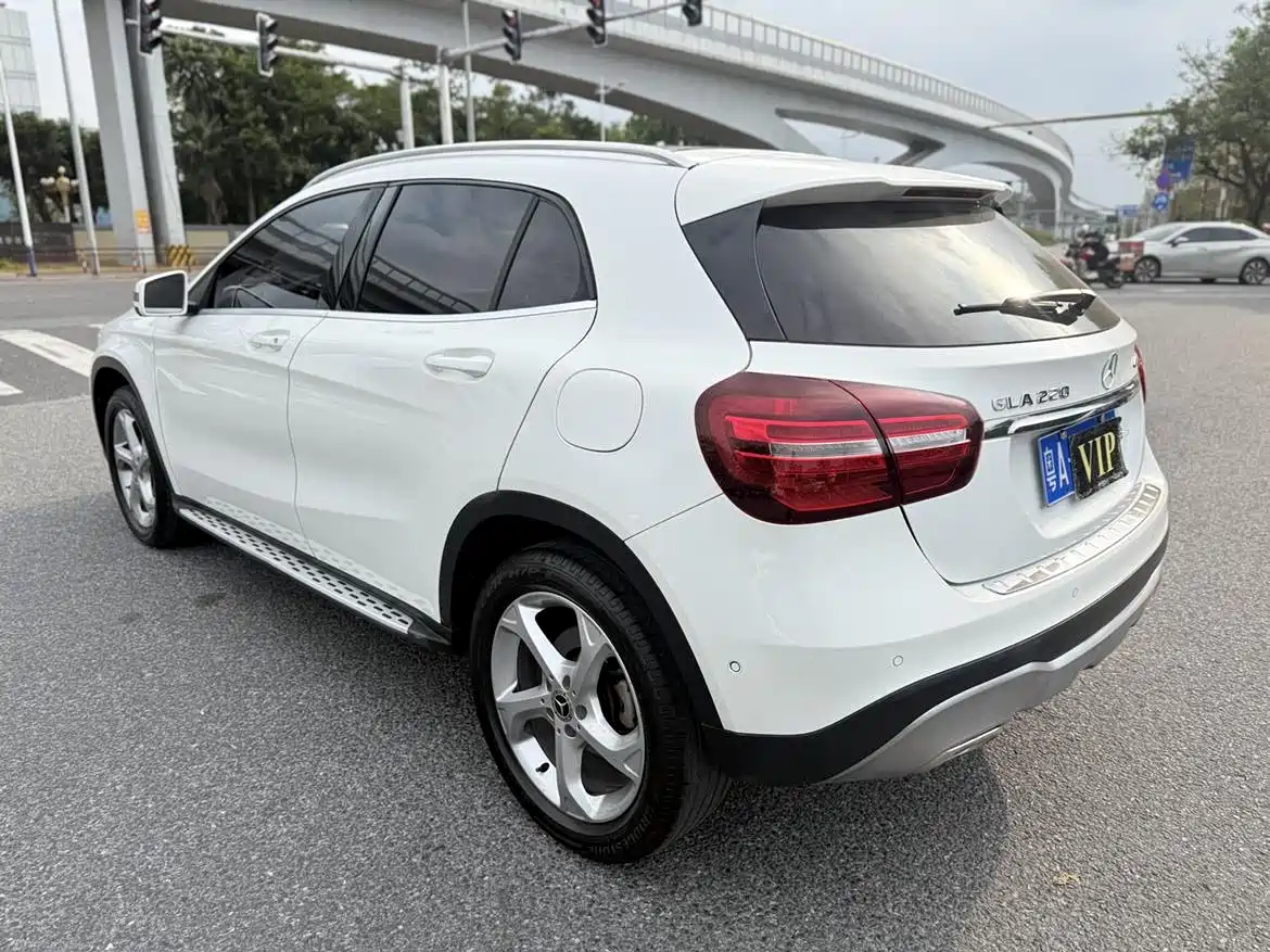 Mercedes-Benz GLA 2017 GLA 200 Dynamic фото 7