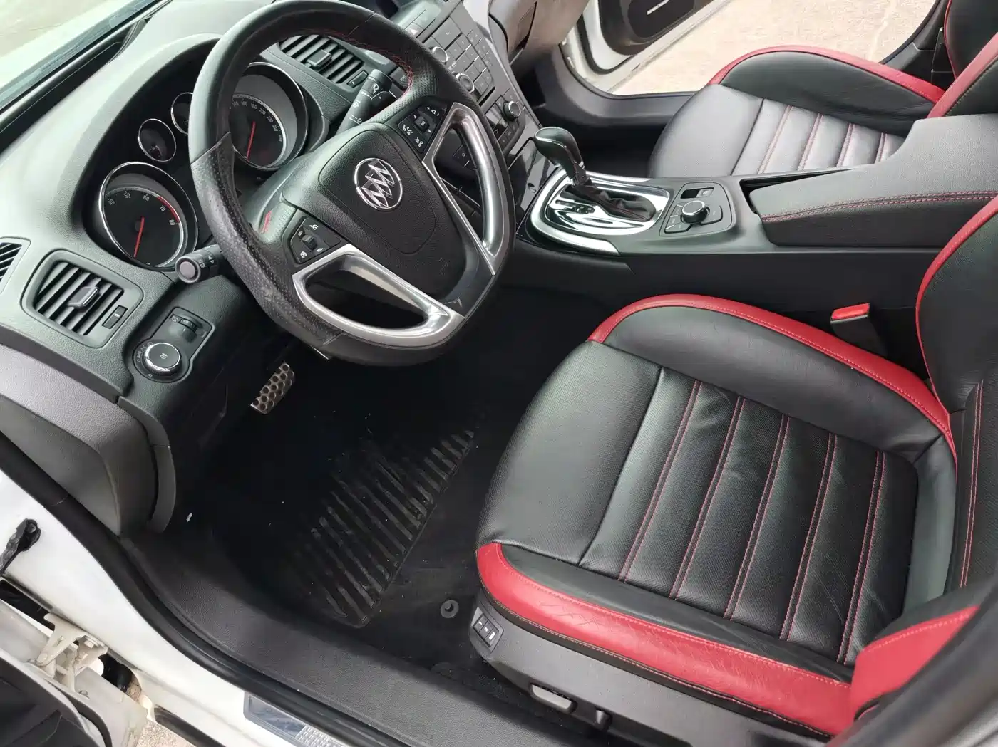 Buick Regal 2011 GS 2.0T Super Sport Edition фото 8