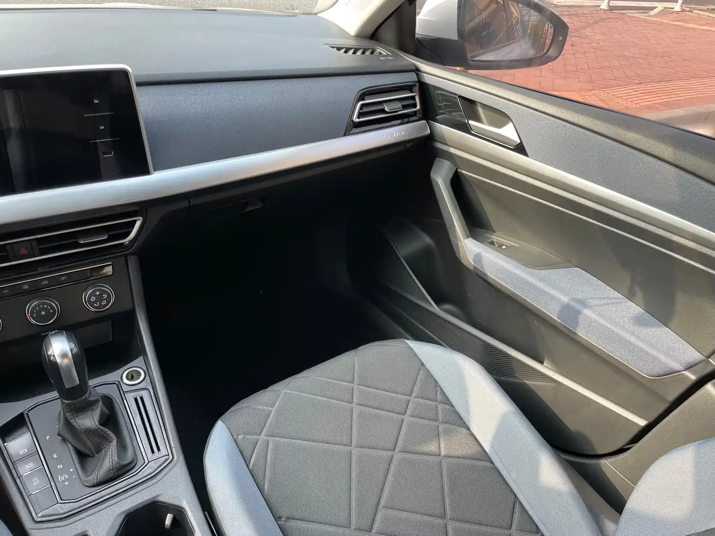 Volkswagen Lavida 2023 Facelift 1.5L Auto Comfort Edition фото 11