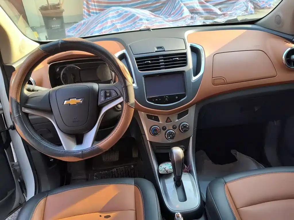Photo 5 - Chevrolet Trax